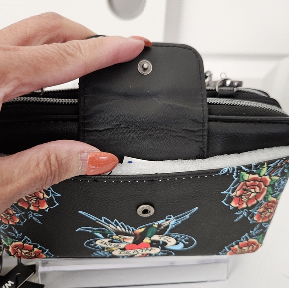 Ed Hardy NWT Multi Compartment Storage - Picture 3 of 7